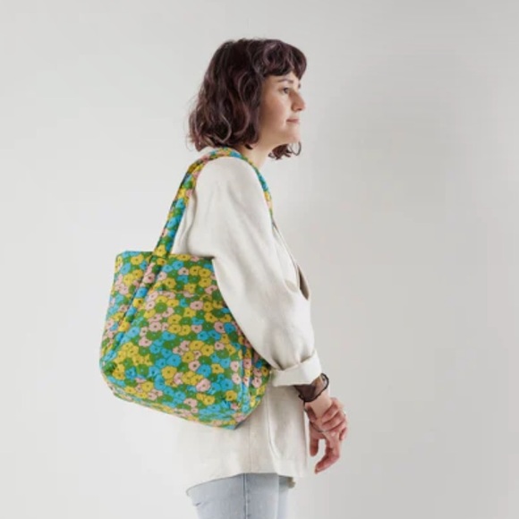 BAGGU Handbags - NWT BAGGU puffy bag